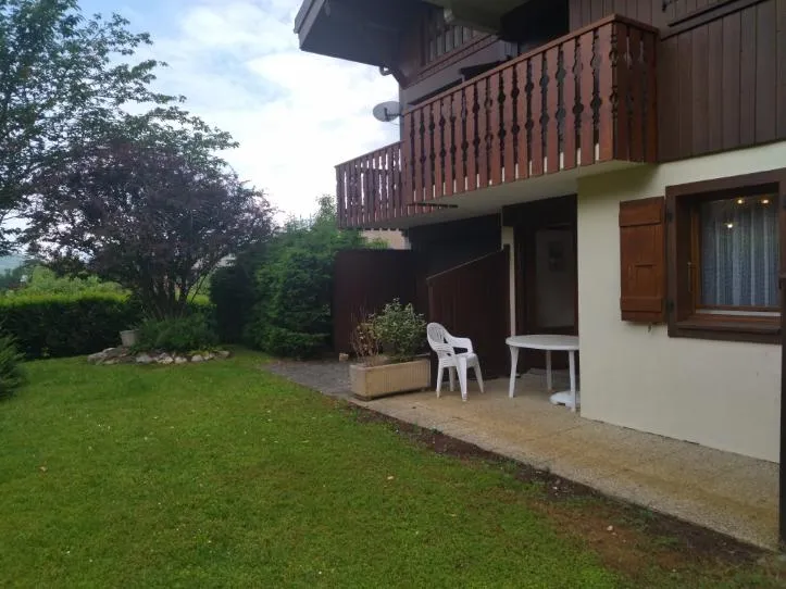 Appartement 4 personnes confort — Rez de chaussee avec jardinnet — Appartement en location à Samoëns (réf. 279)